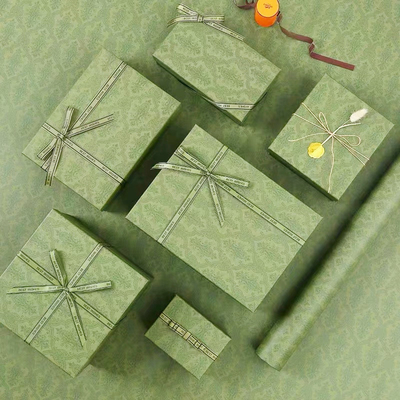 Green Embossing Cardboard Cosmetic Packaging Box With Ribbon