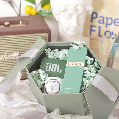 Recyclable Luxury Cosmetic Packaging Boxes Matt Lamination Gift Pack With Ribbon