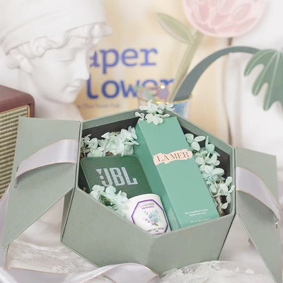 Recyclable Luxury Cosmetic Packaging Boxes Matt Lamination Gift Pack With Ribbon